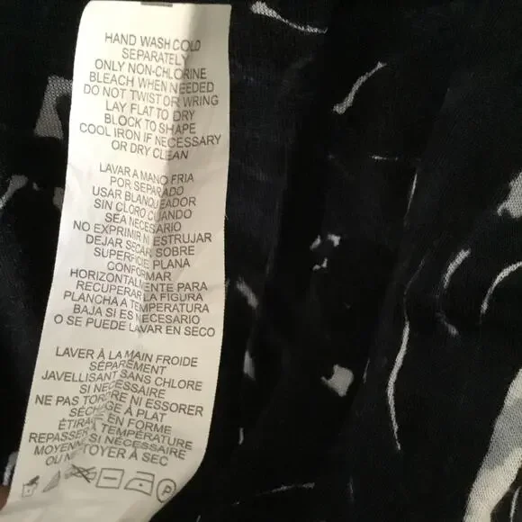 Kensie Black and White Abstract Print Top - Picture 5 of 16